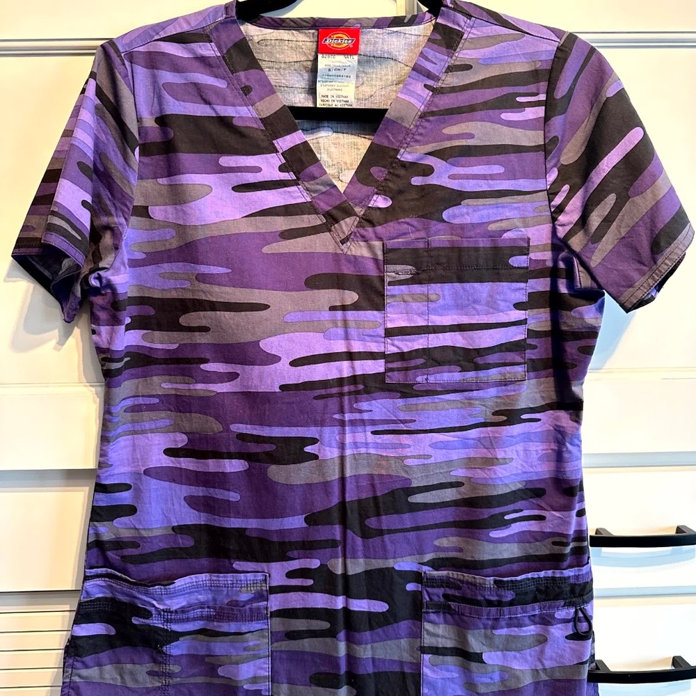 Dickies Medical Uniform Scrub Top Purple Gray Camo Print   Small